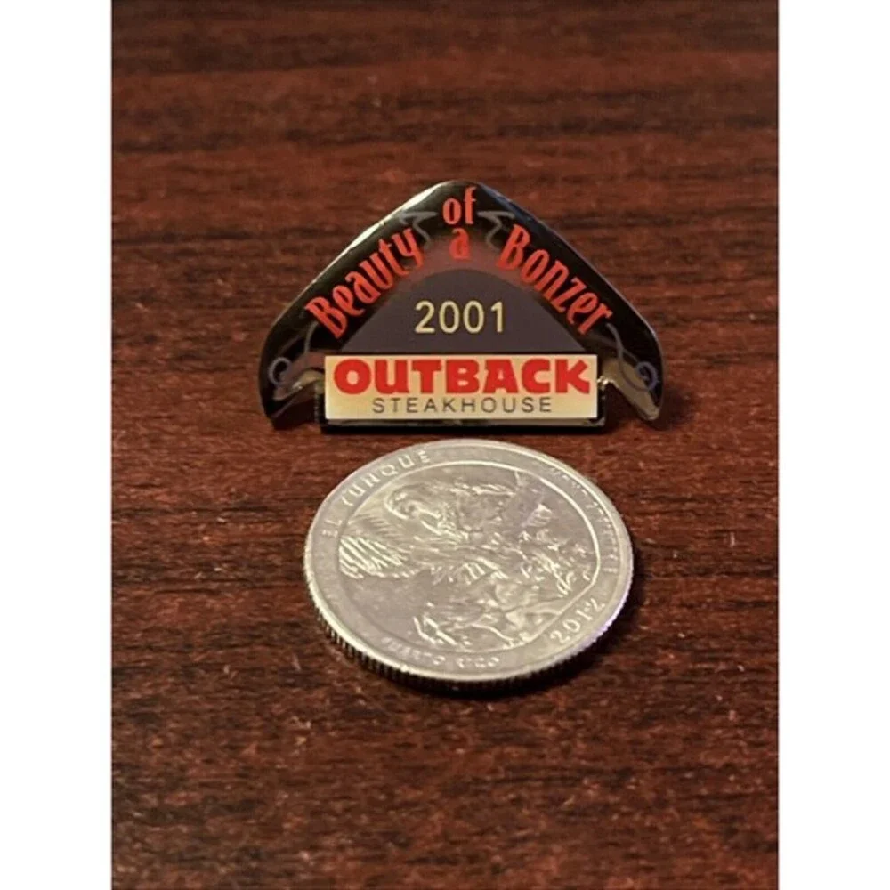 Outback‎ Steakhouse 2001 Beauty Of A Bonzer Boomerang Lapel Hat Pin